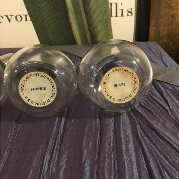 VTG 1960’s COLOGNE BOTTLES FROM NINE FLAGS INTERNATIONAL - Picture 6 of 9